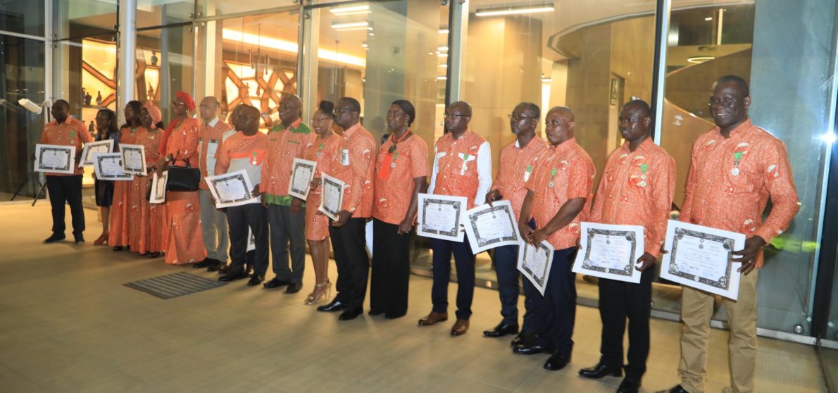 photo-famille-decoration-agents-firca-sara-2023
